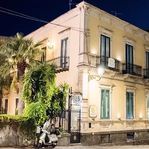 https://etnea-suite-668.taorminaitalyhotels.com